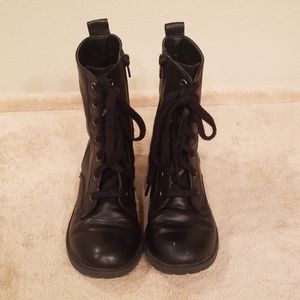 Cute Combat boots🌹